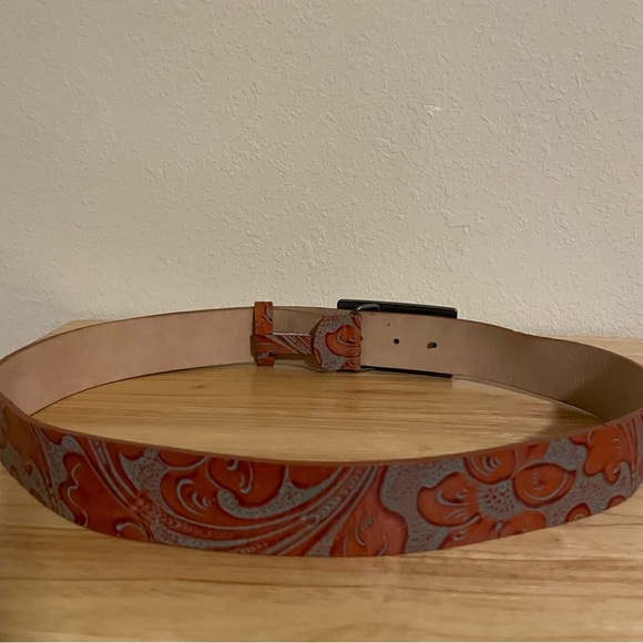 Streets Ahead Brown/Burnt Orange Leather Belt with Ornate Flower Buckle Size L - Picture 3 of 9